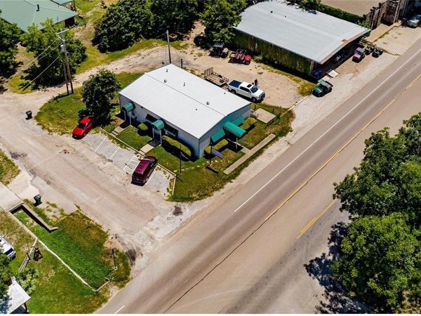 521 N Avenue G , Clifton, TX 76634