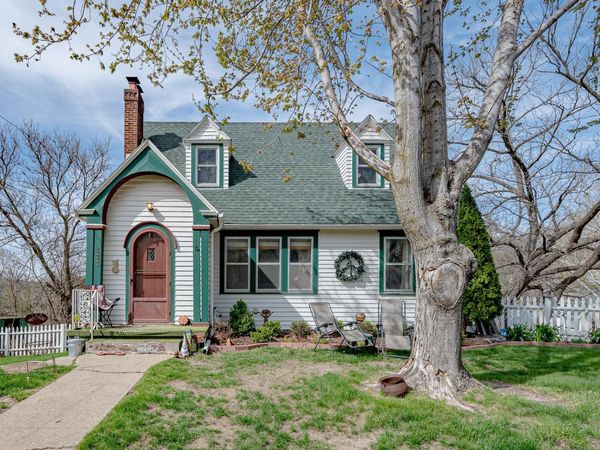 433 33rd St., Sioux City, IA 51104