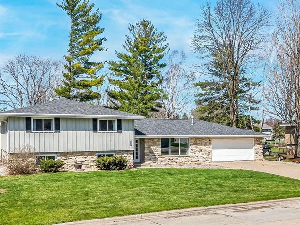 1835 DEXTER STREET, New London, WI 54961