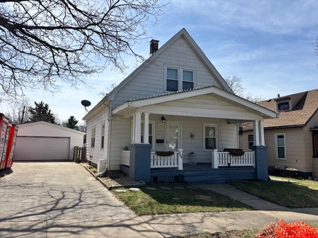 809 E Miller Street , Bloomington, IL 61701