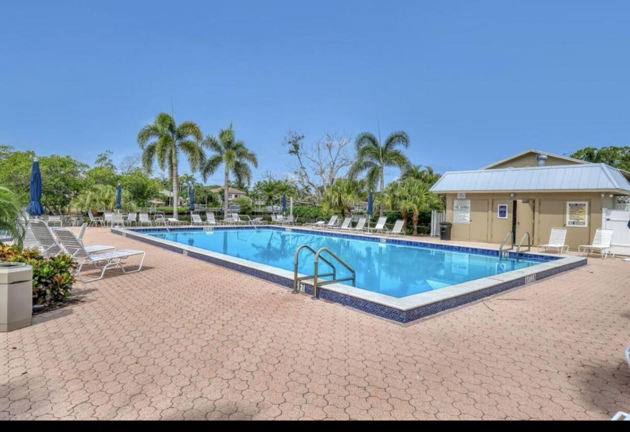 18390 SE Wood Haven Lane, Unit E, Jupiter, FL 33469 Photo