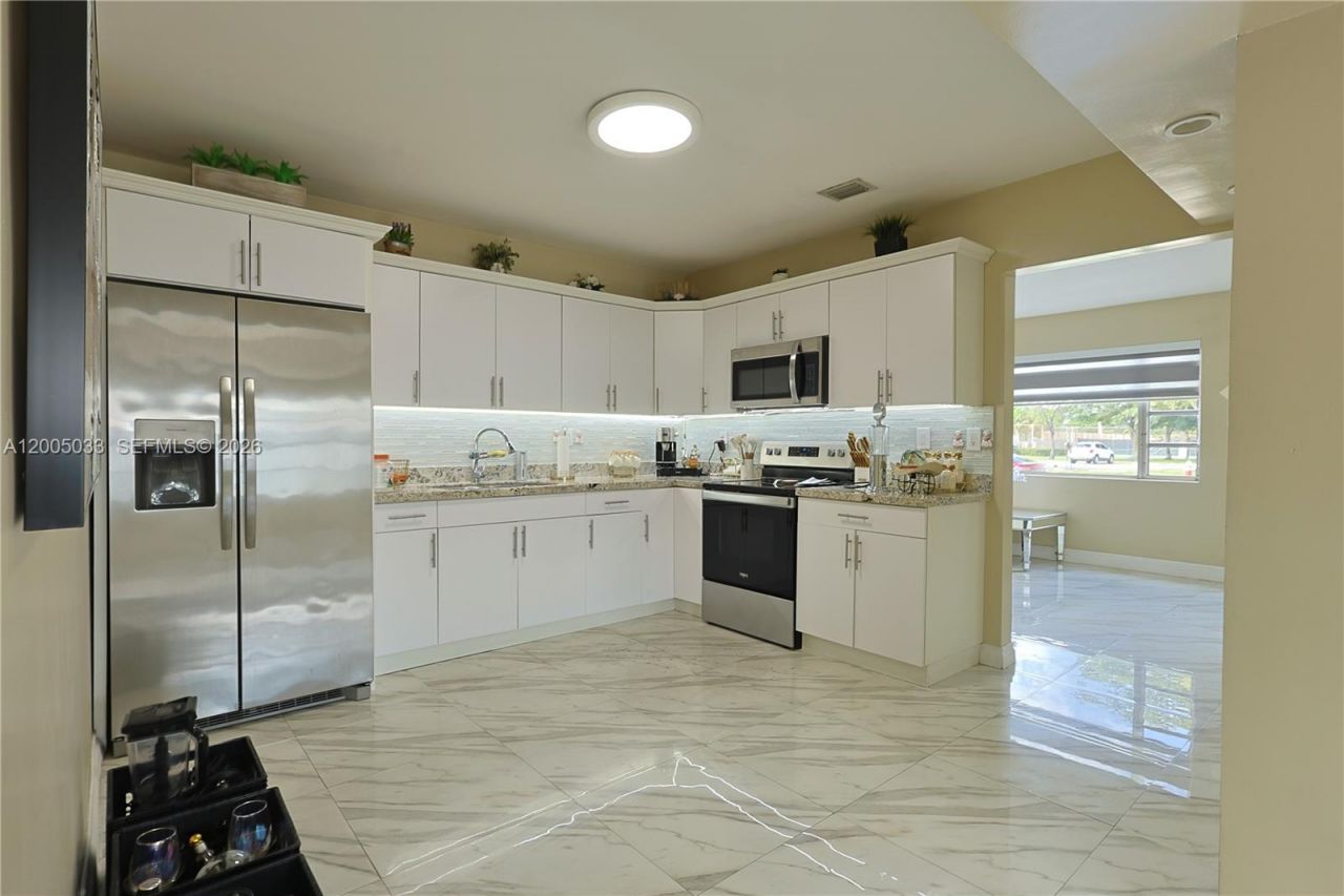4147 W 8th Ave, Hialeah, FL 33012 Photo