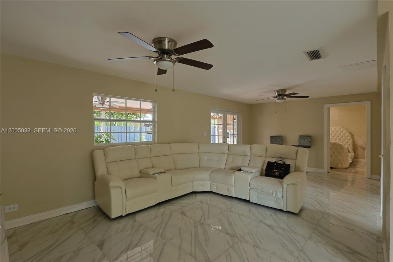 4147 W 8th Ave, Hialeah, FL 33012 Photo