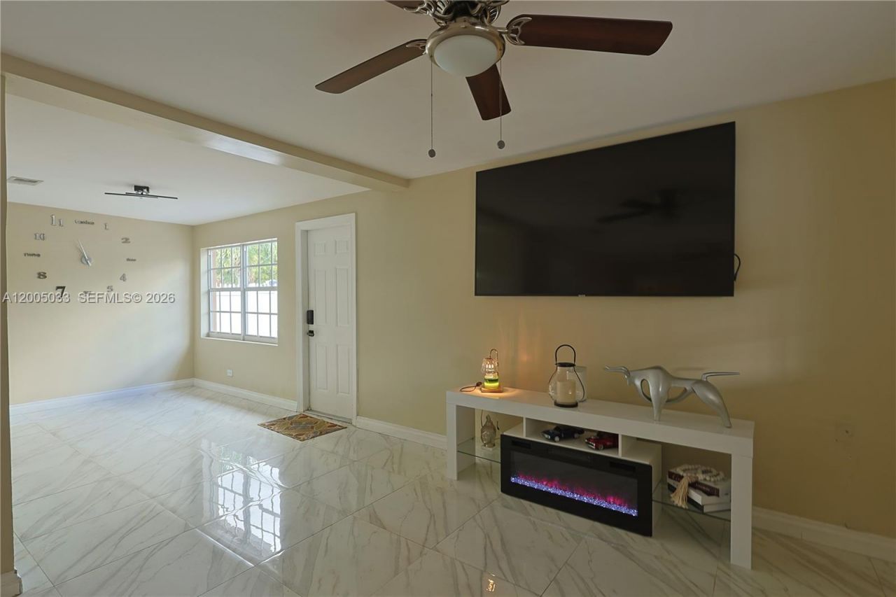 4147 W 8th Ave, Hialeah, FL 33012 Photo
