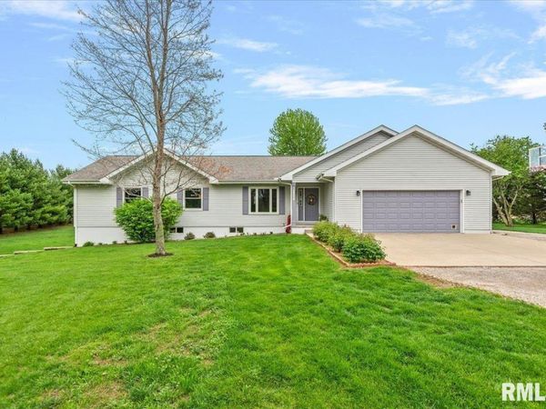 16410 Turkey Run Street, Petersburg, IL 62675