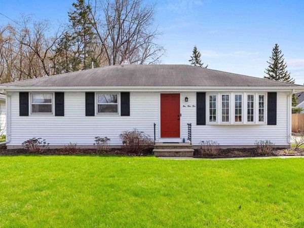 142 W PECKHAM STREET, Neenah, WI 54956