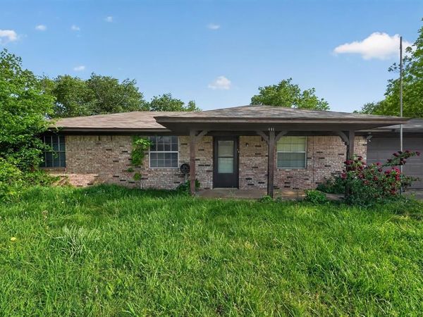 401 Peach Street , Sanger, TX 76266