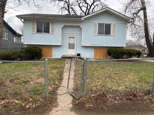 1305 Stewart Street, Des Moines, IA 50316