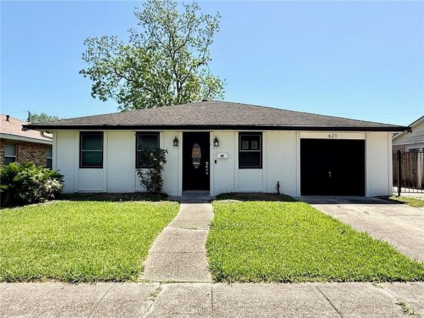 621 FAIRLAWN Drive, Terrytown, LA 70056