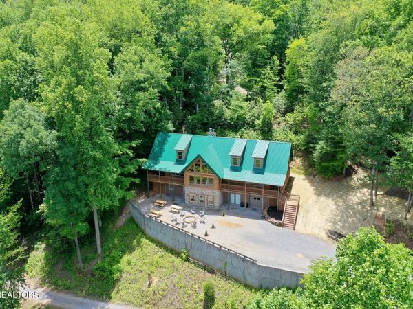 985 Old Cades Cove Rd, Townsend, TN 37882