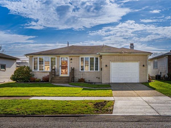 21 Grand Prix Drive , Buffalo, NY 14227