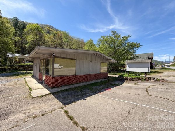 2803 Dellwood Road , Waynesville, NC 28786