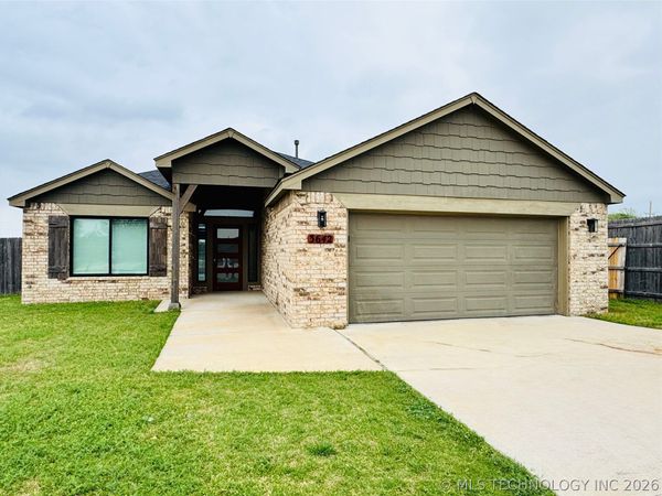 3642 E Cherryhill Court N, Broken Arrow, OK 74014