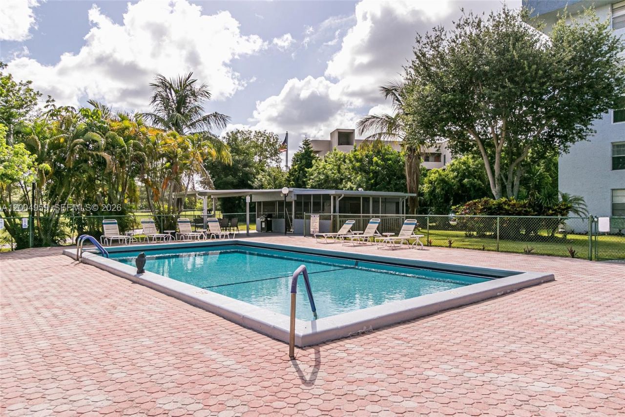 1402 NW 80th Ave , Unit 302, Margate, FL 33063 Photo