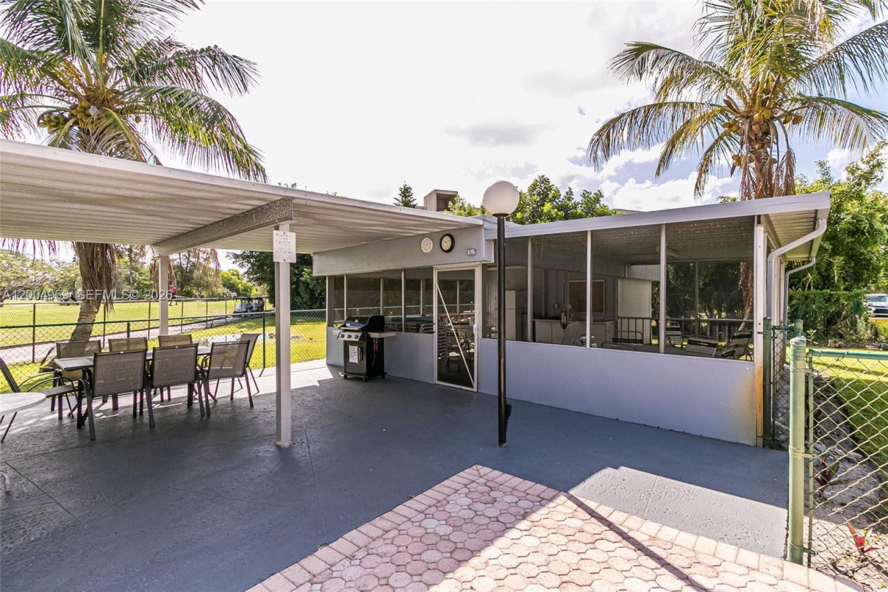 1402 NW 80th Ave , Unit 302, Margate, FL 33063 Photo