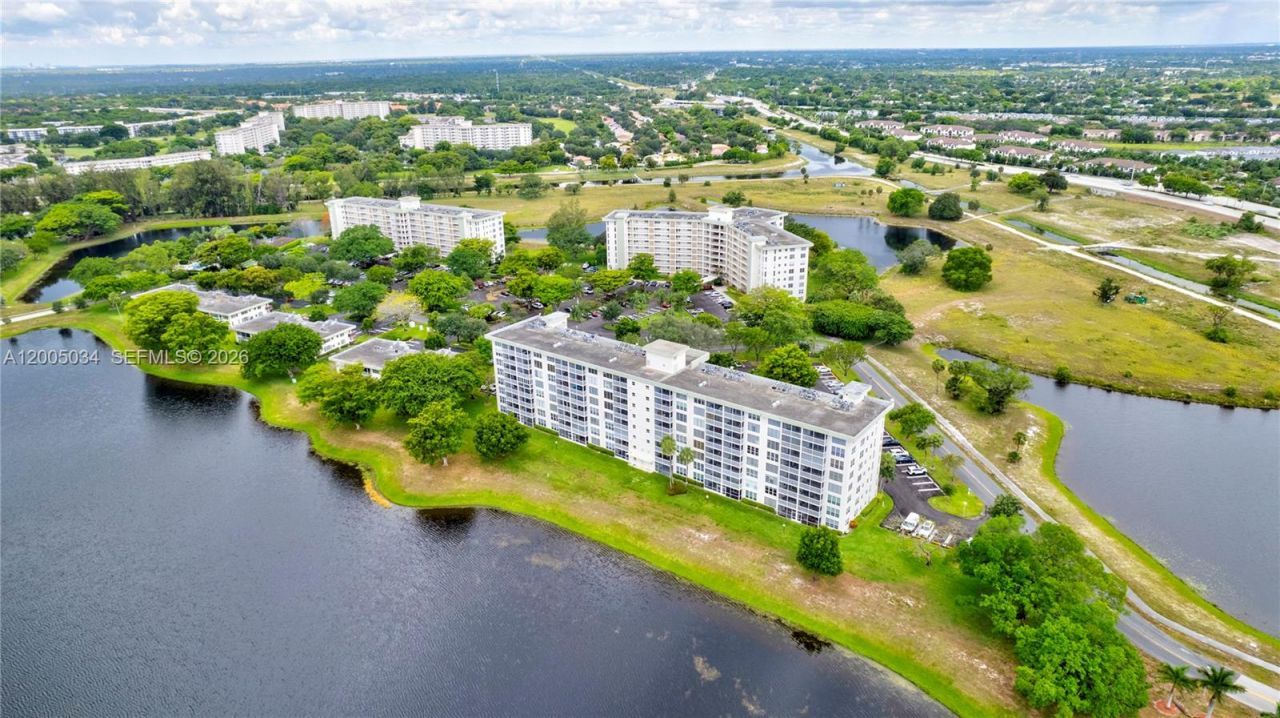 3091 N Course Dr , Unit 702, Pompano Beach, FL 33069 Photo
