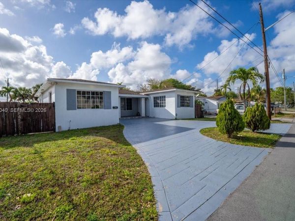 740 SW 7th Ave , Hallandale Beach, FL 33009