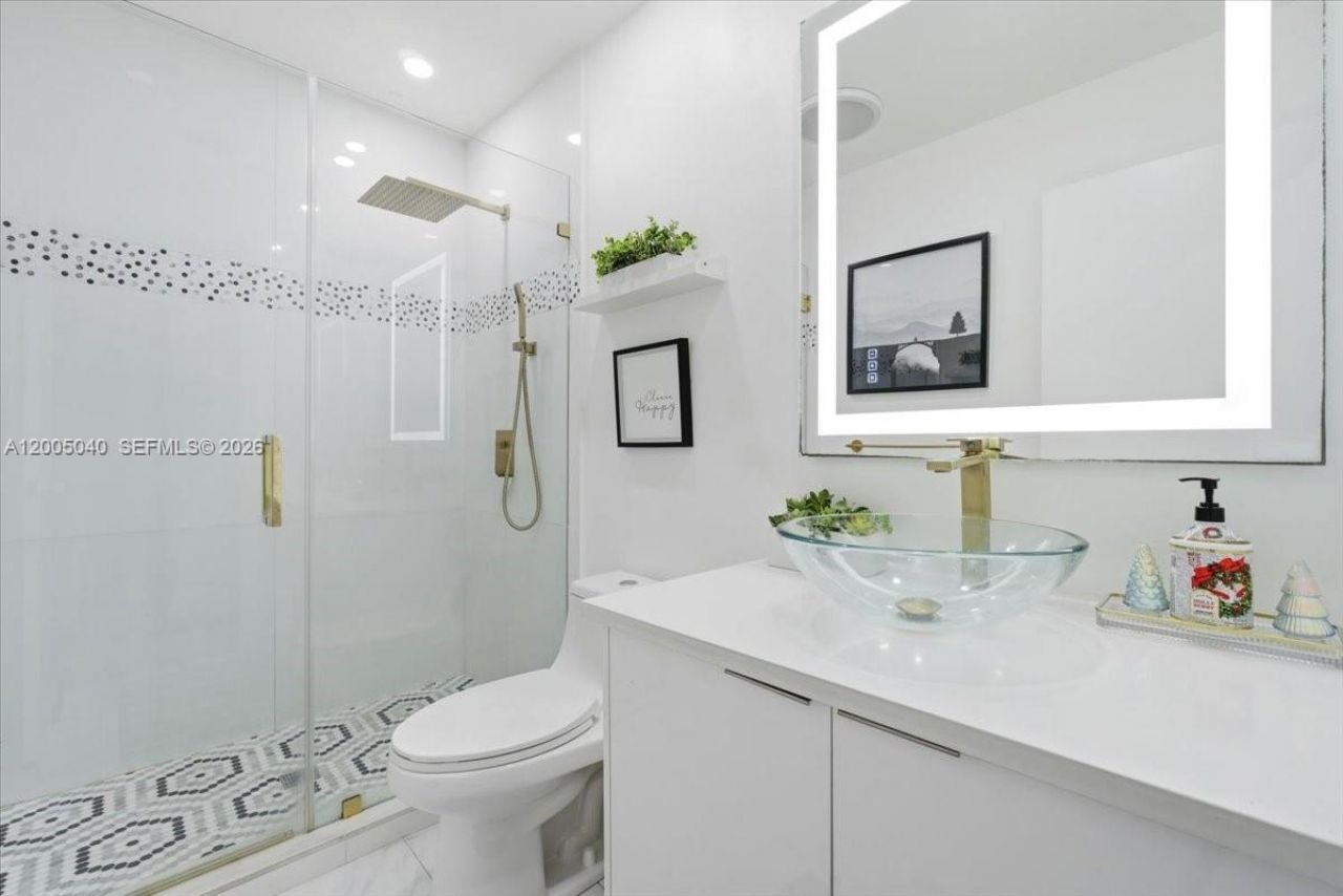 740 SW 7th Ave , Hallandale Beach, FL 33009 Photo