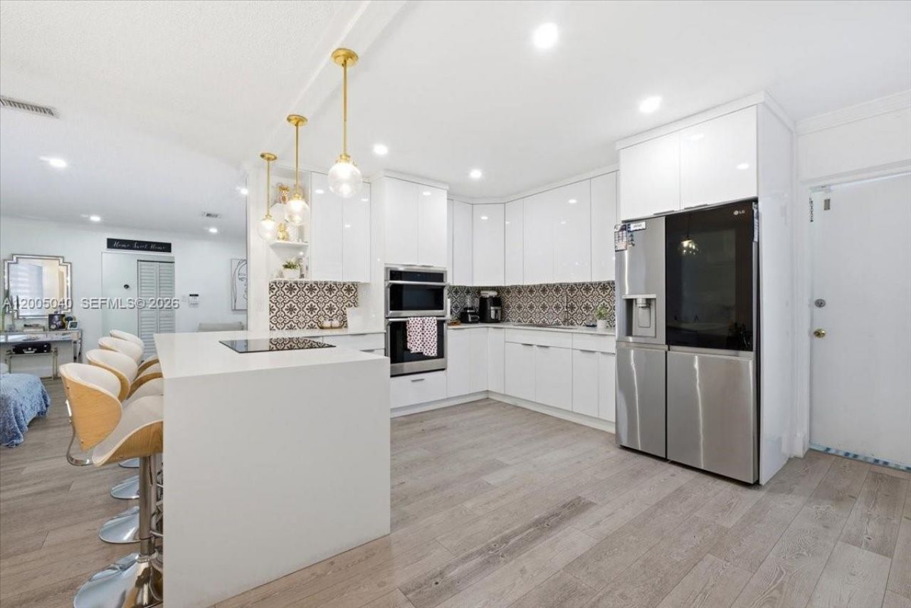 740 SW 7th Ave , Hallandale Beach, FL 33009 Photo