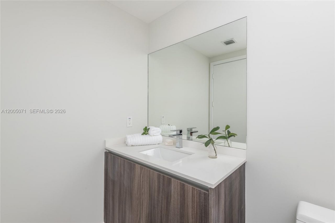 488 NE 18th St, Unit 2512, Miami, FL 33132 Photo