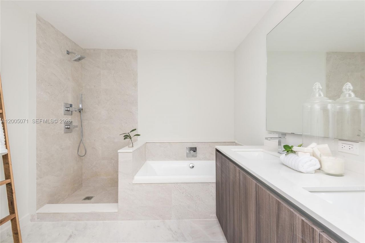 488 NE 18th St, Unit 2512, Miami, FL 33132 Photo