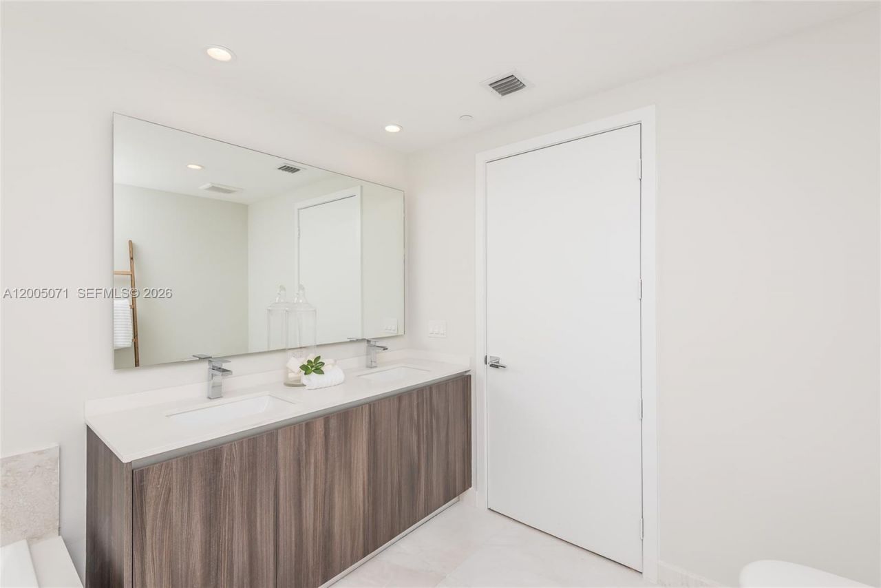 488 NE 18th St, Unit 2512, Miami, FL 33132 Photo