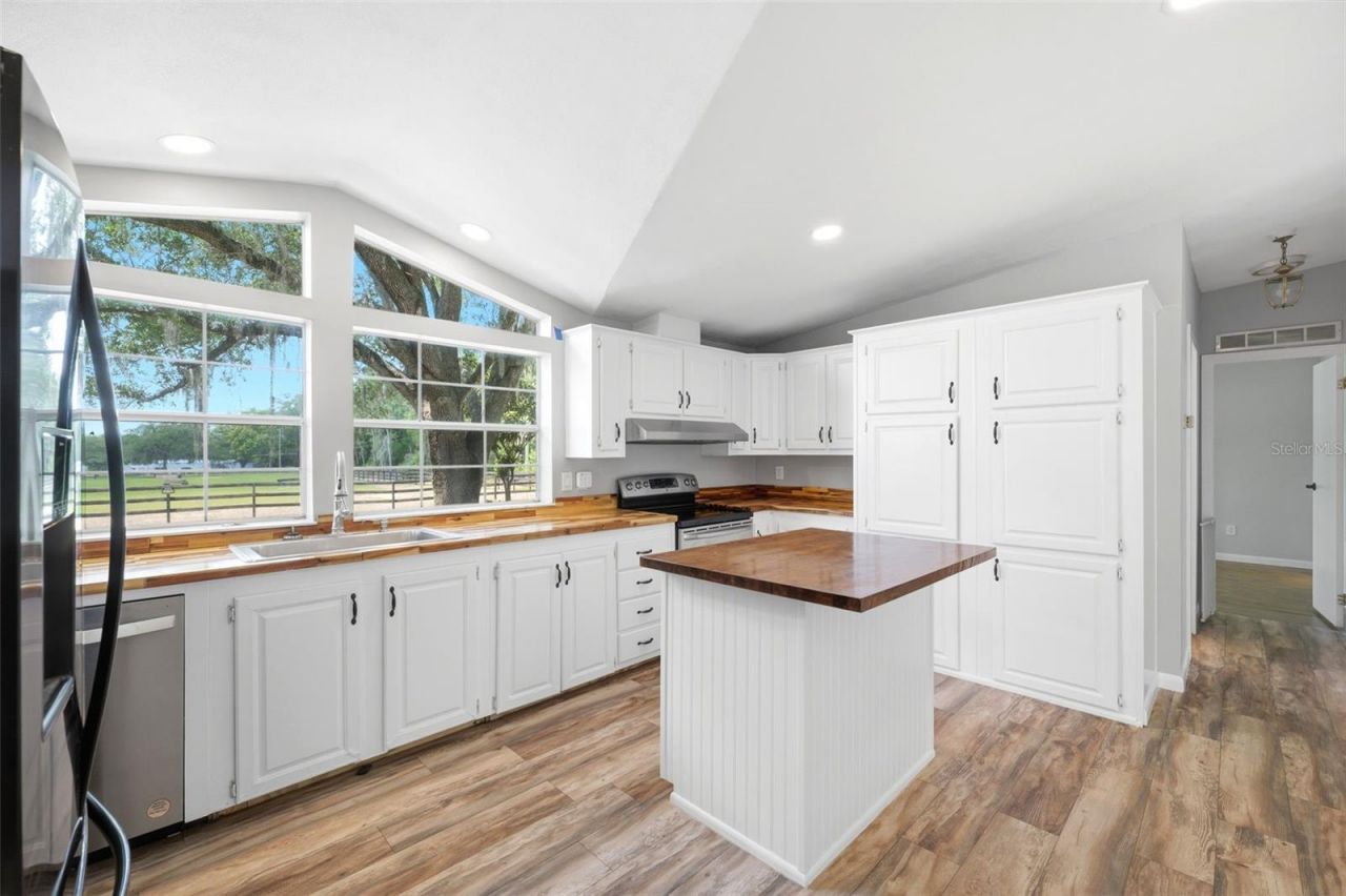 8606 Boyt Road , Zephyrhills, FL 33540 Photo