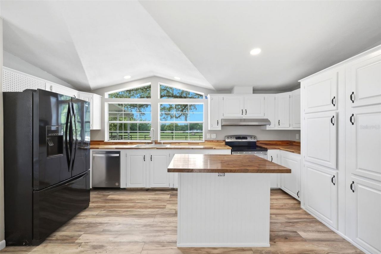 8606 Boyt Road , Zephyrhills, FL 33540 Photo