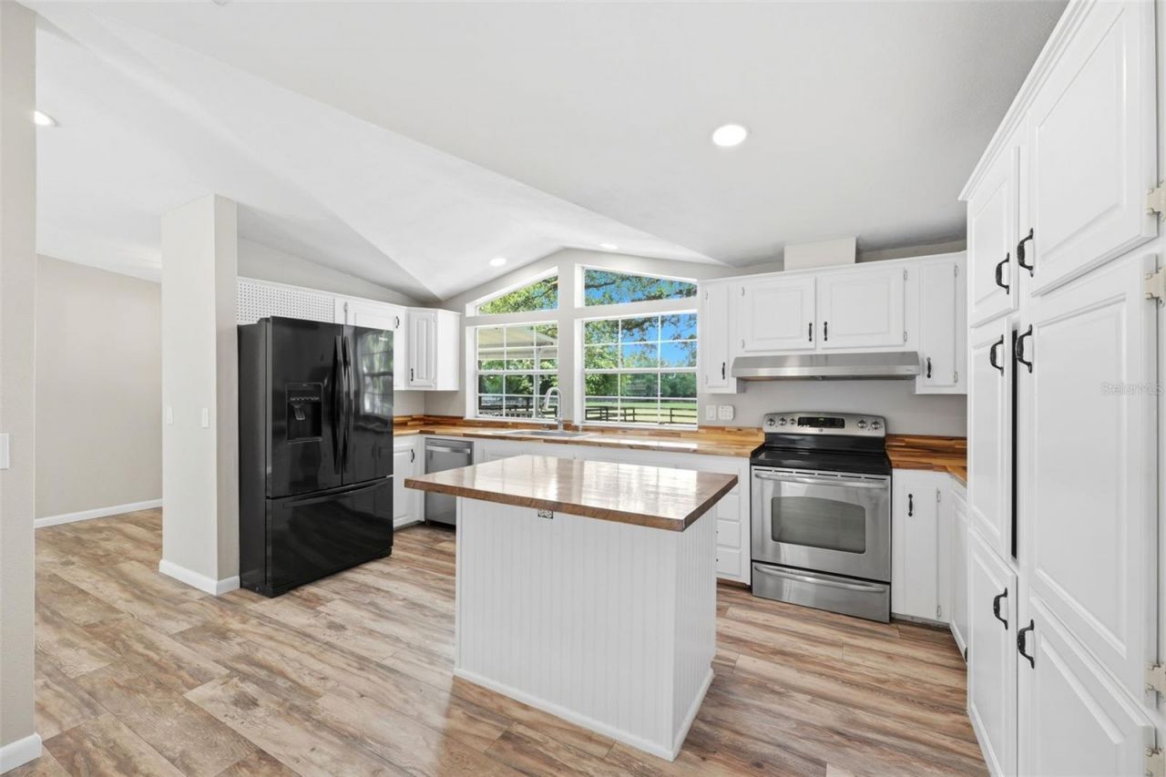 8606 Boyt Road , Zephyrhills, FL 33540 Photo