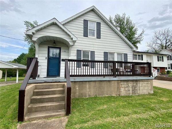 702 N Farmington Road , Jackson, MO 63755