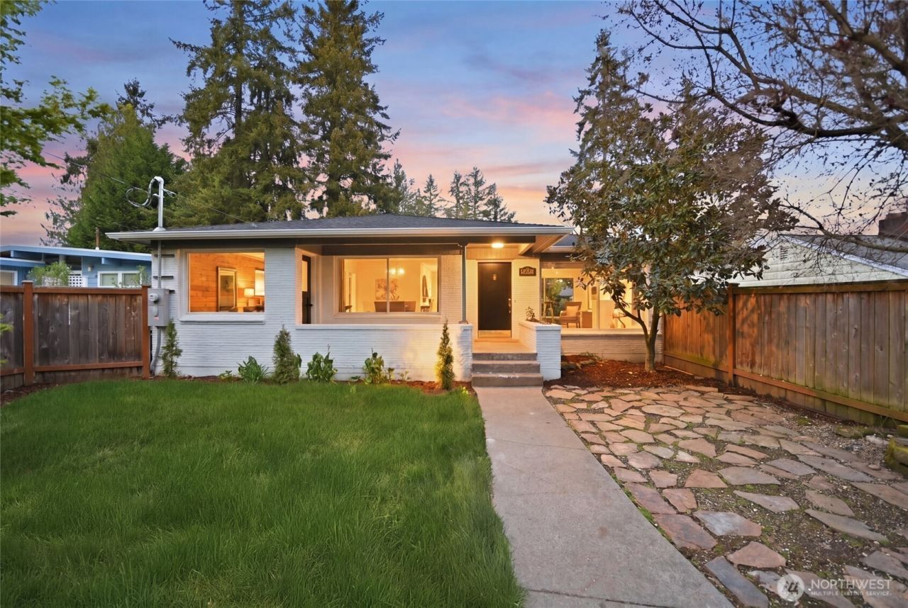 10726 Sand Point Way Ne, Unit A, Seattle, WA 98125