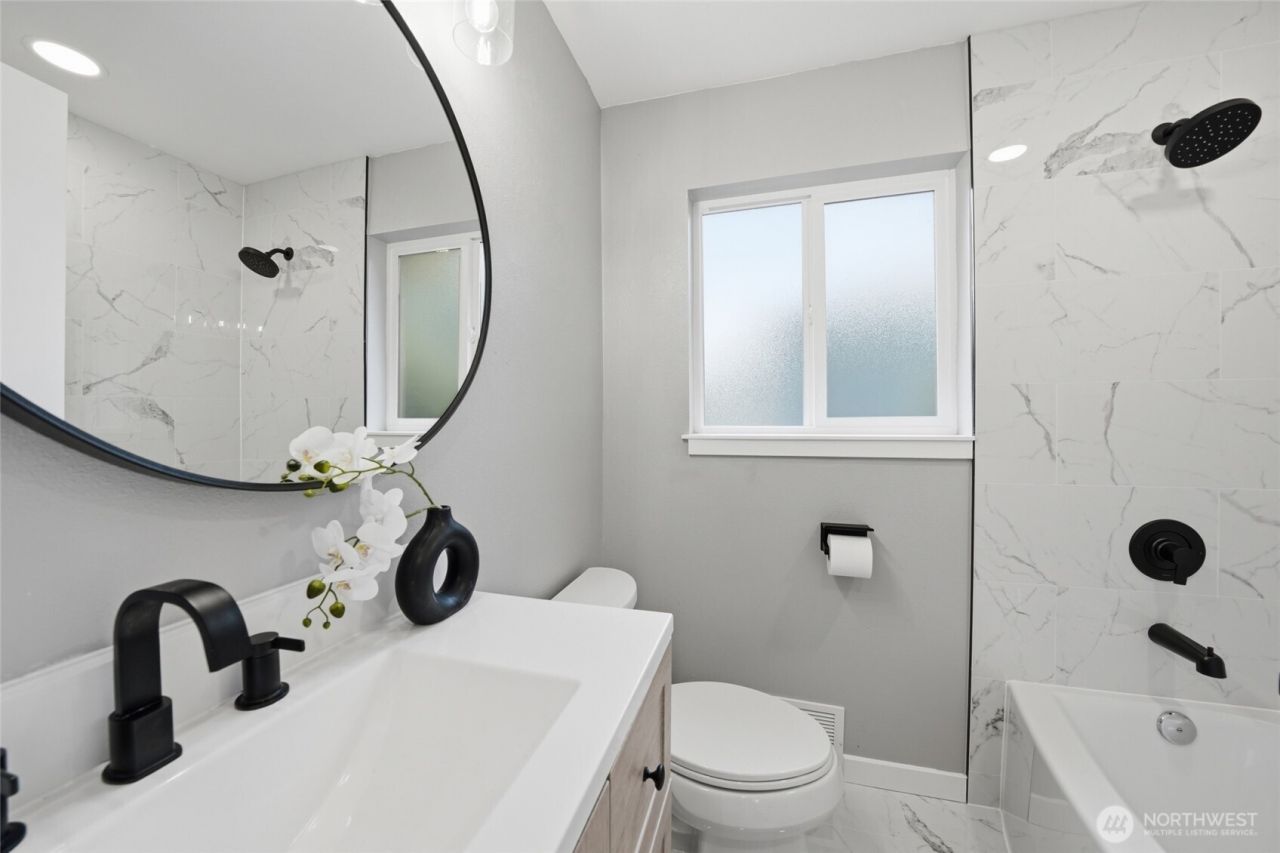 10726 Sand Point Way Ne, Unit A, Seattle, WA 98125