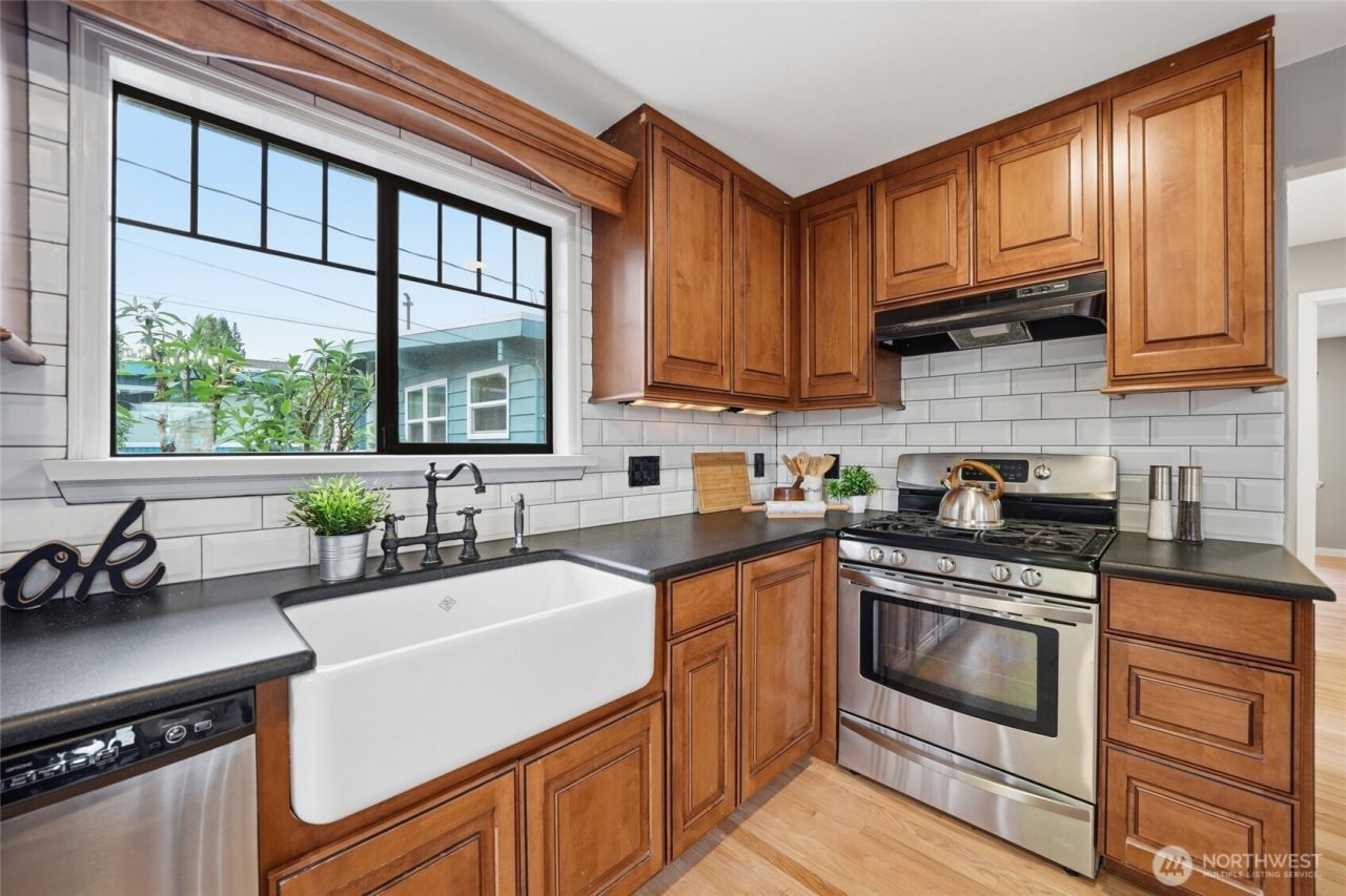 10726 Sand Point Way Ne, Unit A, Seattle, WA 98125