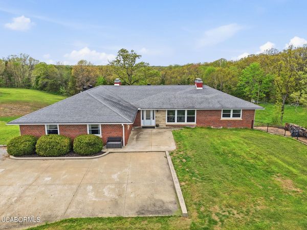 2017 PEA RIDGE ROAD, Centertown, MO 65023