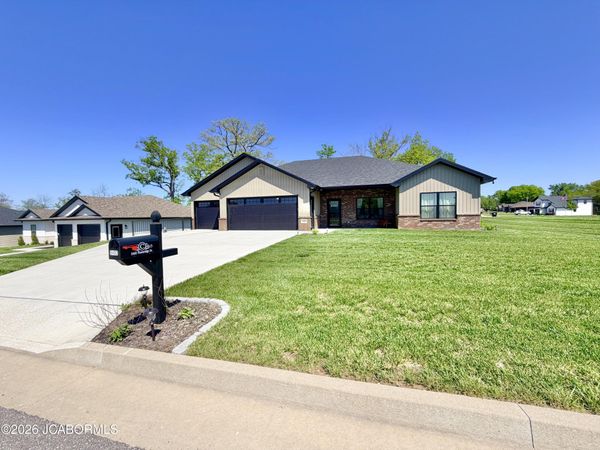 5402 THORNRIDGE DRIVE, Jefferson City, MO 65109