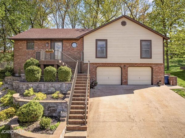 1049 ROSERIDGE CIRCLE, Jefferson City, MO 65101