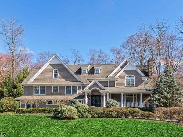 36 Clearwater Dr, Hohokus, NJ 07423