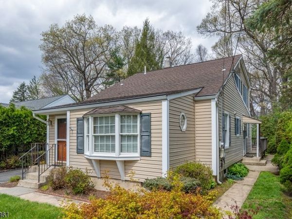 31 Iroquois Trl, Denville, NJ 07834