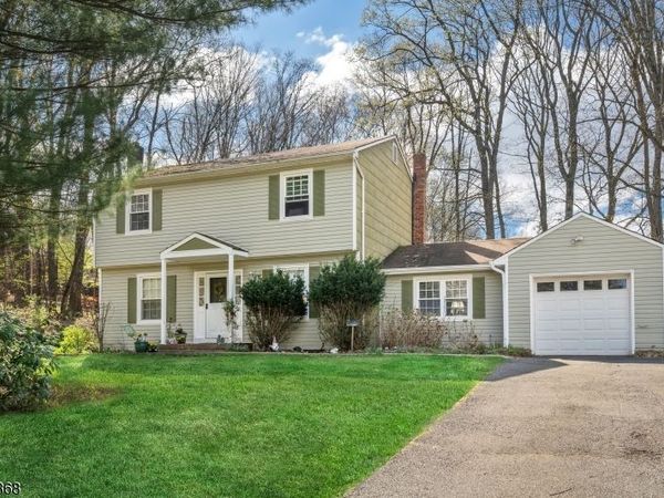 24 Camelot Dr, Mount Olive, NJ 07828