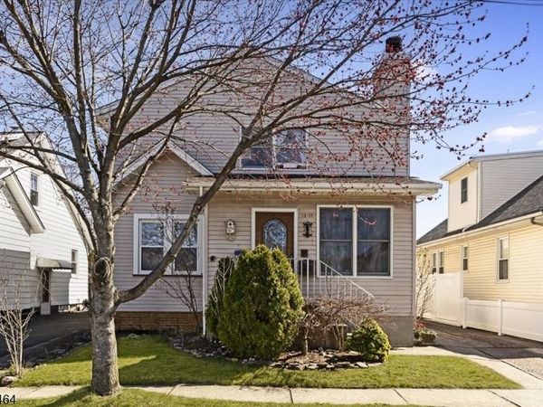 12 Roosevelt Pl, Fair Lawn, NJ 07410