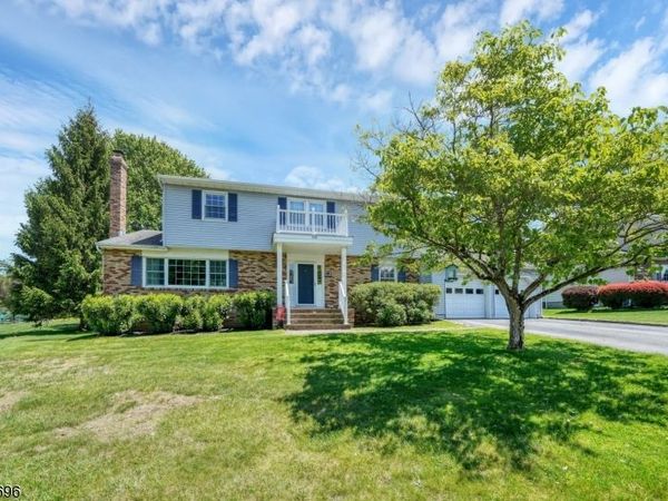 30 Aldersgate Cir, Mount Olive, NJ 07828