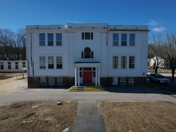 85 Pleasant Street , Oxford, ME 04270