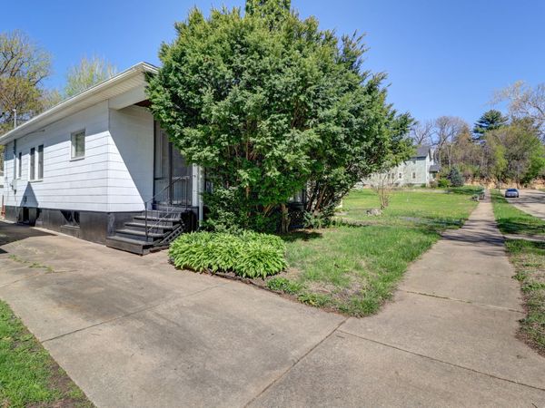 232 N 6th Street , Clinton, IA 52732