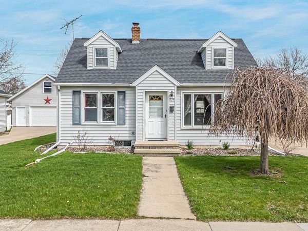 824 ZEMLOCK AVENUE, Neenah, WI 54956