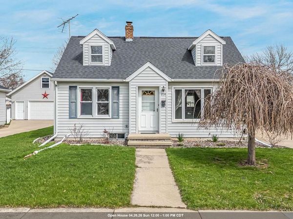 824 ZEMLOCK AVENUE, Neenah, WI 54956
