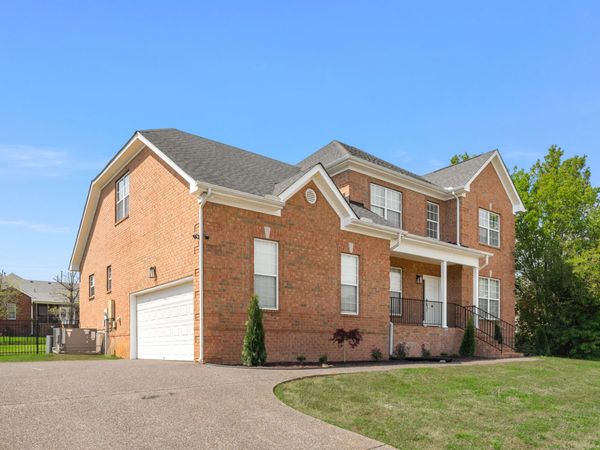 102 Clairmonte Ln , Hendersonville, TN 37075