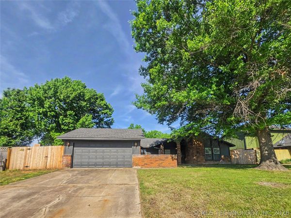 303 E Gawf Lane , Muskogee, OK 74403