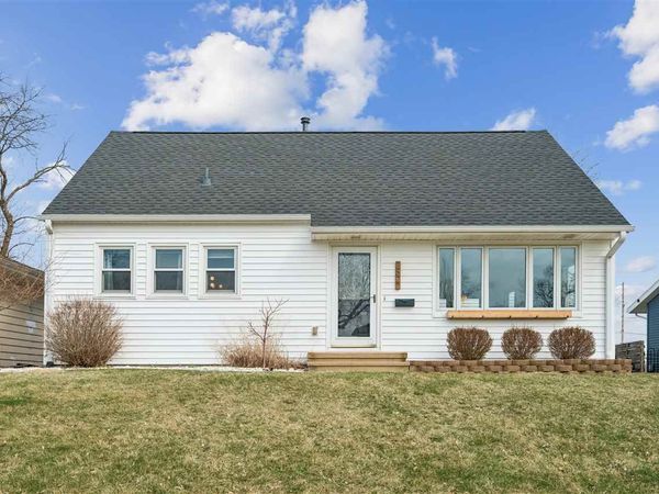 2822 Hillhaven Court SE, Cedar Rapids, IA 52403