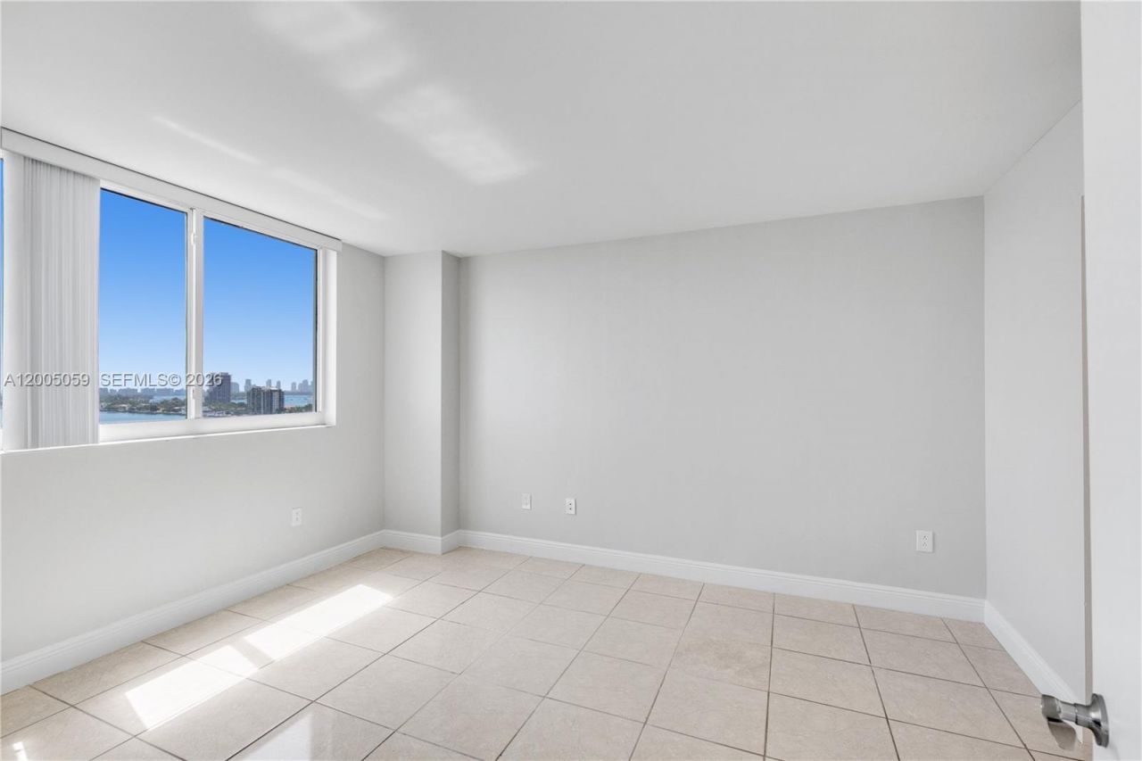 1800 N Bayshore Dr, Unit 1203, Miami, FL 33132 Photo