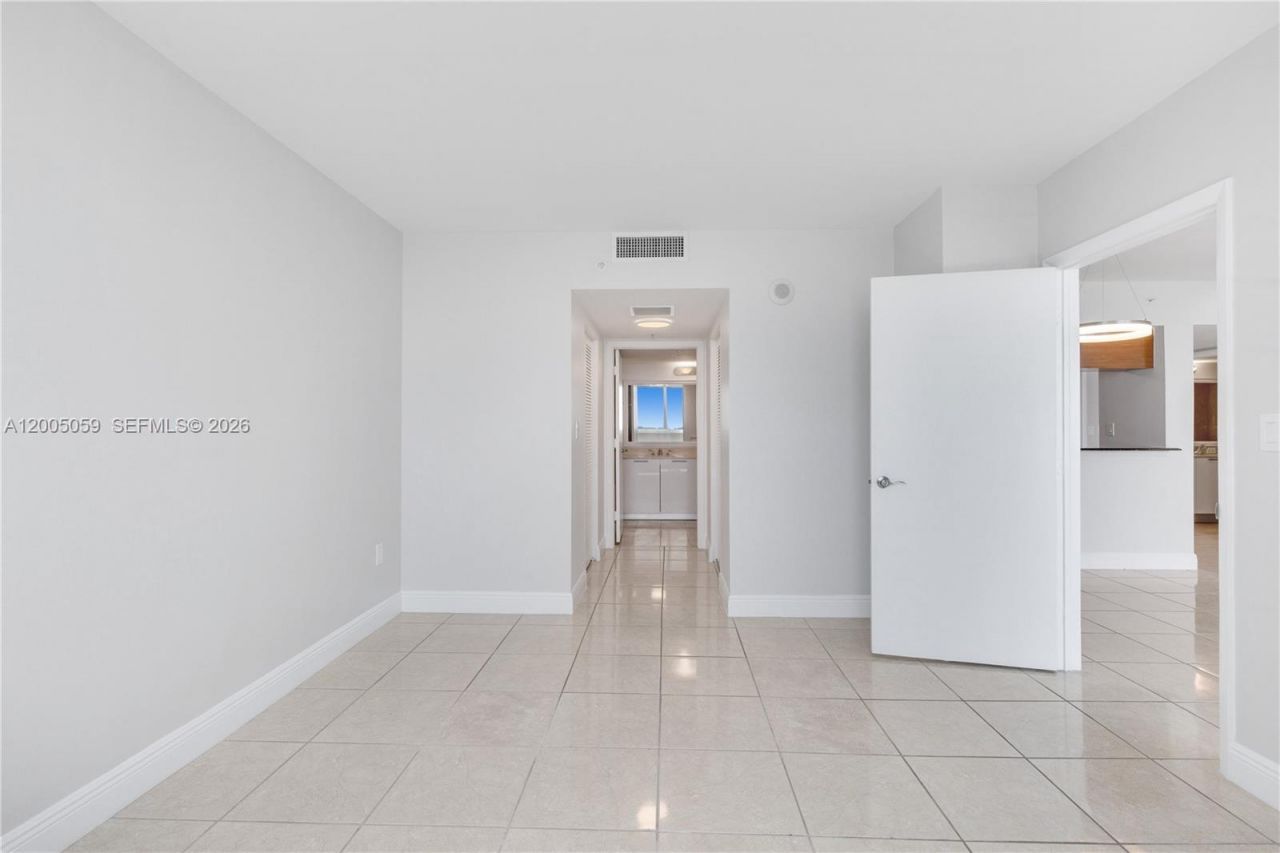 1800 N Bayshore Dr, Unit 1203, Miami, FL 33132 Photo